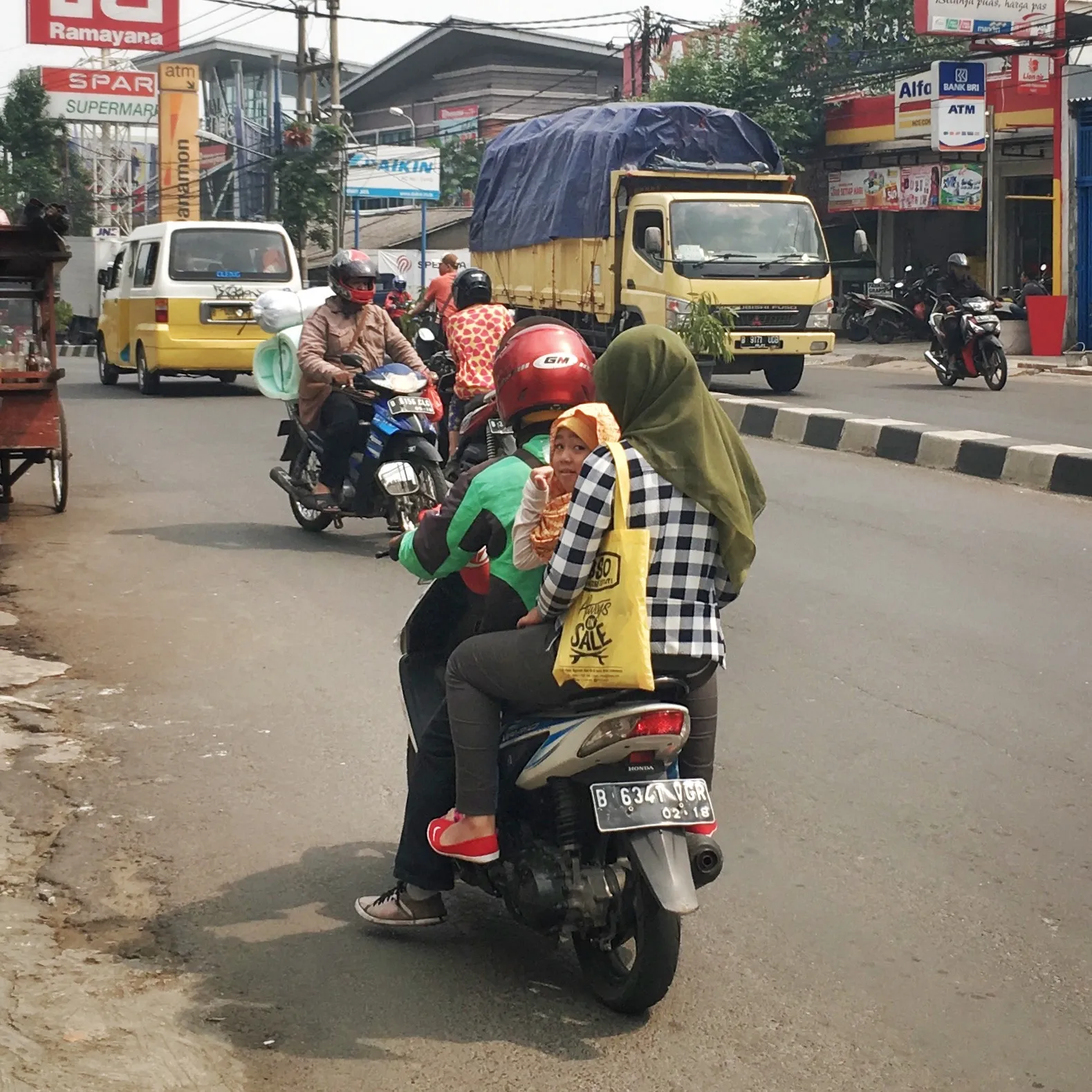 Home Streets, photograph 3 — Tangerang, Indonesia, 2016